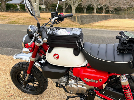 モンキー125(タンクバッグとヘルロックアシスト)