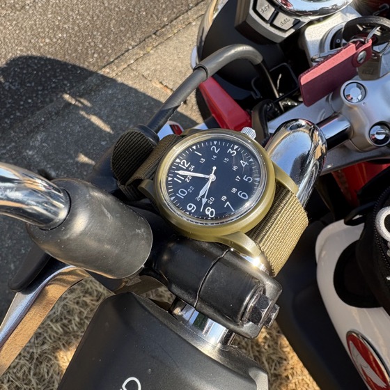 モンキー125(ダイソー腕時計設置)